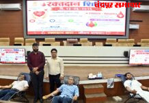 शासकीय अधिकारी कर्मचा-यांनी केले रक्तदान