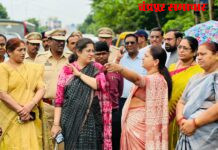 अधिकाऱ्यांच्या अनुपस्थितीमुळे खासदार प्रतिभा धानोरकर यांनी रद्द केली रस्ता सुरक्षा बैठक* *दांडी बहाद्दर अधिकाऱ्यांना ‘कारणे दाखवा नोटीस’ बजावण्याचे आदेश* *’सरप्राईज व्हिजिट’मध्ये वाहतूक पोलिसांचे पितळ उघडे*